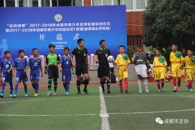 何超琼携三房成员助阵奚梦瑶与何猷君的婚礼盛典